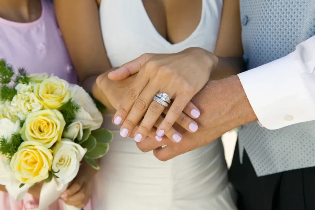 Bride's bouquet and wedding rings