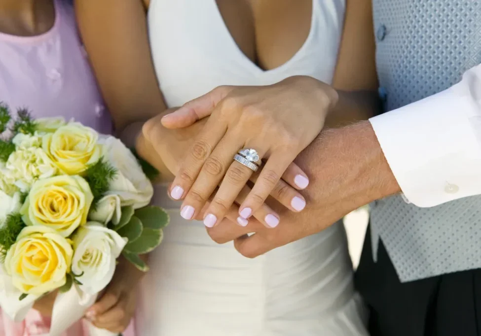 Bride's bouquet and wedding rings